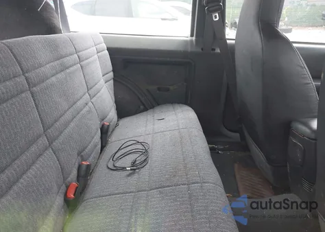 2000 Jeep Cherokee Sport z USA, uszkodzony, nr VIN 1J4FF47S3YL191778